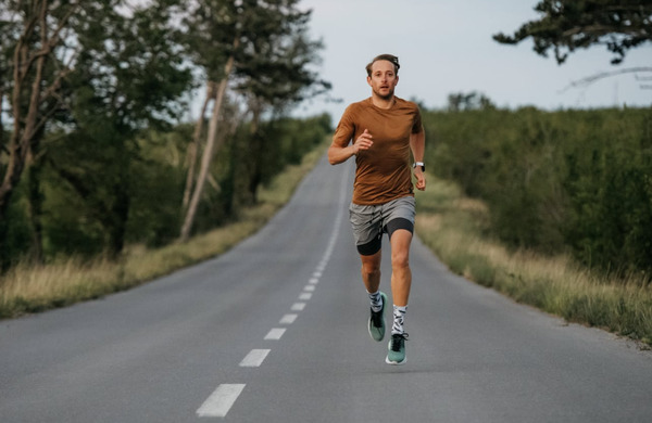 Preveč hitrega teka poveča možnosti za poškodbe zadnjih stegenskih mišic 